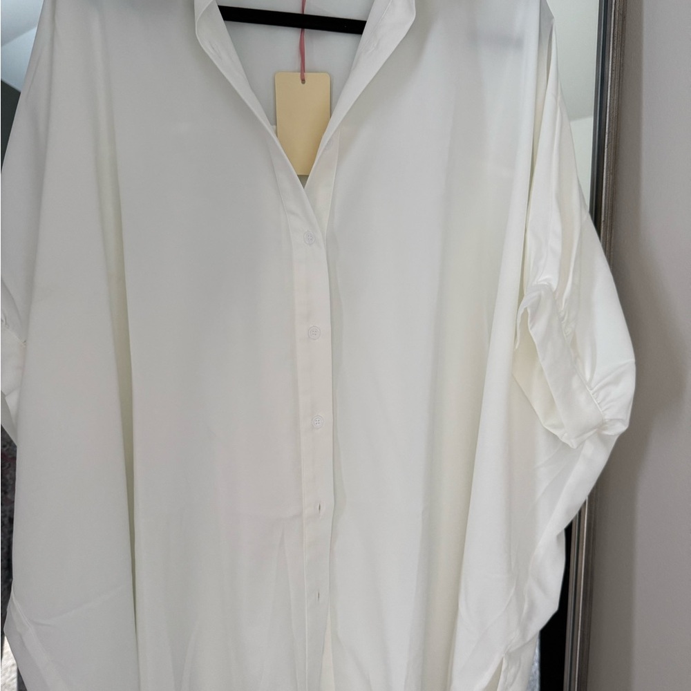 Women’s NWT Entro White Full Button Oversized Blouse